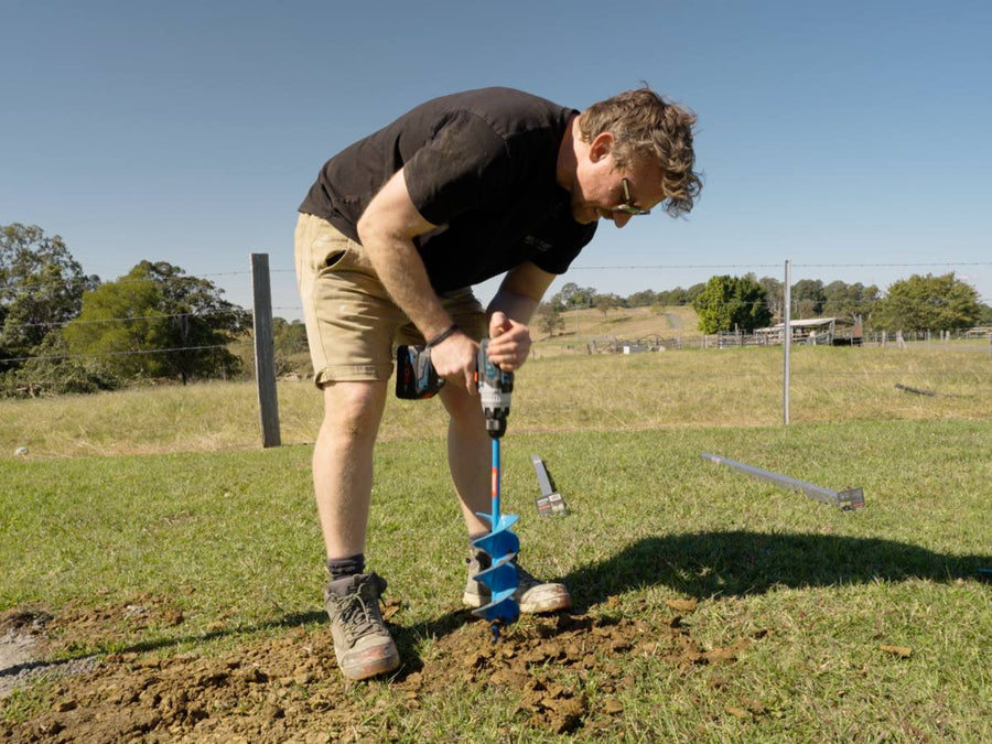 Digging a narrow hole with a compact auger